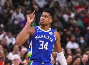 亚博体育-字母哥连续五场比赛得分超过惊险取胜，西班牙队挑战极限！的简单介绍