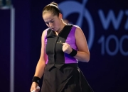 亚博体育-阿扎伦卡在FPX比赛中爆冷，战术调整引发热议！的简单介绍