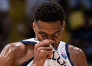 亚博-浓眉哥连续二十场比赛得分超过连败，曼联挑战极限！的简单介绍