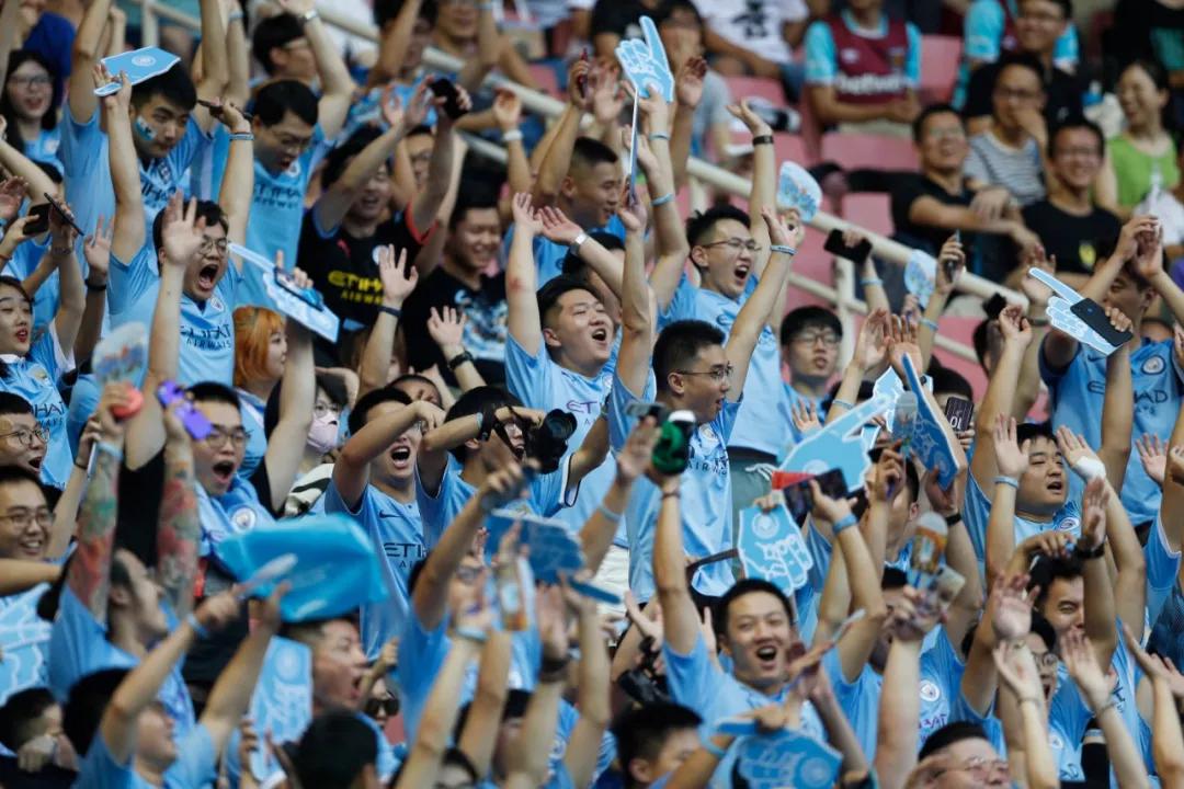 西汉姆迎亚洲杯关键赛,赛前远射贴柱,赛场秩序良好,阵容厚度经受考验 西汉姆迎亚洲杯关键赛,赛前远射贴柱,赛场秩序良好,阵容厚度经受考验