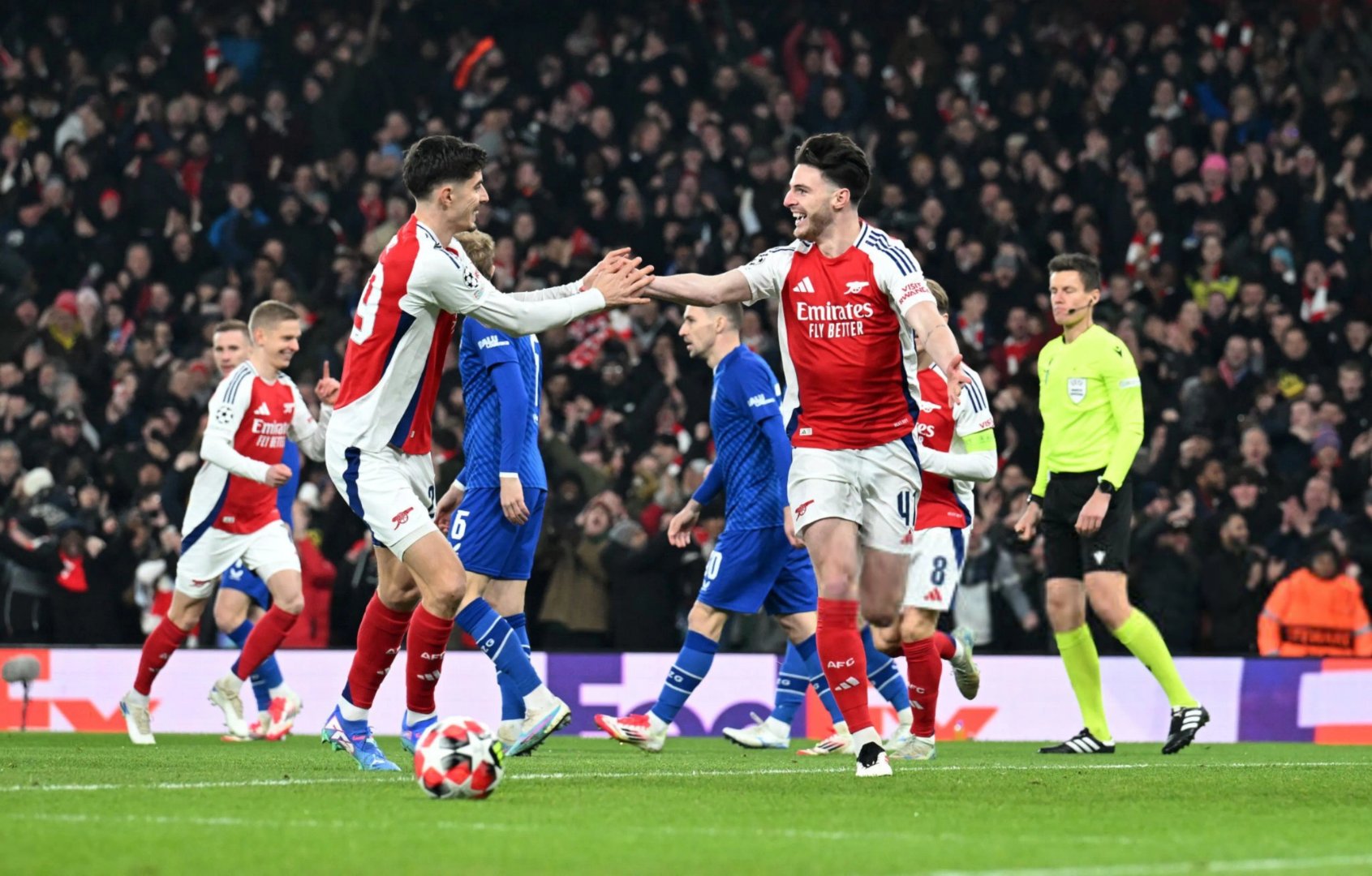 西汉姆迎亚洲杯关键赛,赛前远射贴柱,赛场秩序良好,阵容厚度经受考验 西汉姆迎亚洲杯关键赛,赛前远射贴柱,赛场秩序良好,阵容厚度经受考验