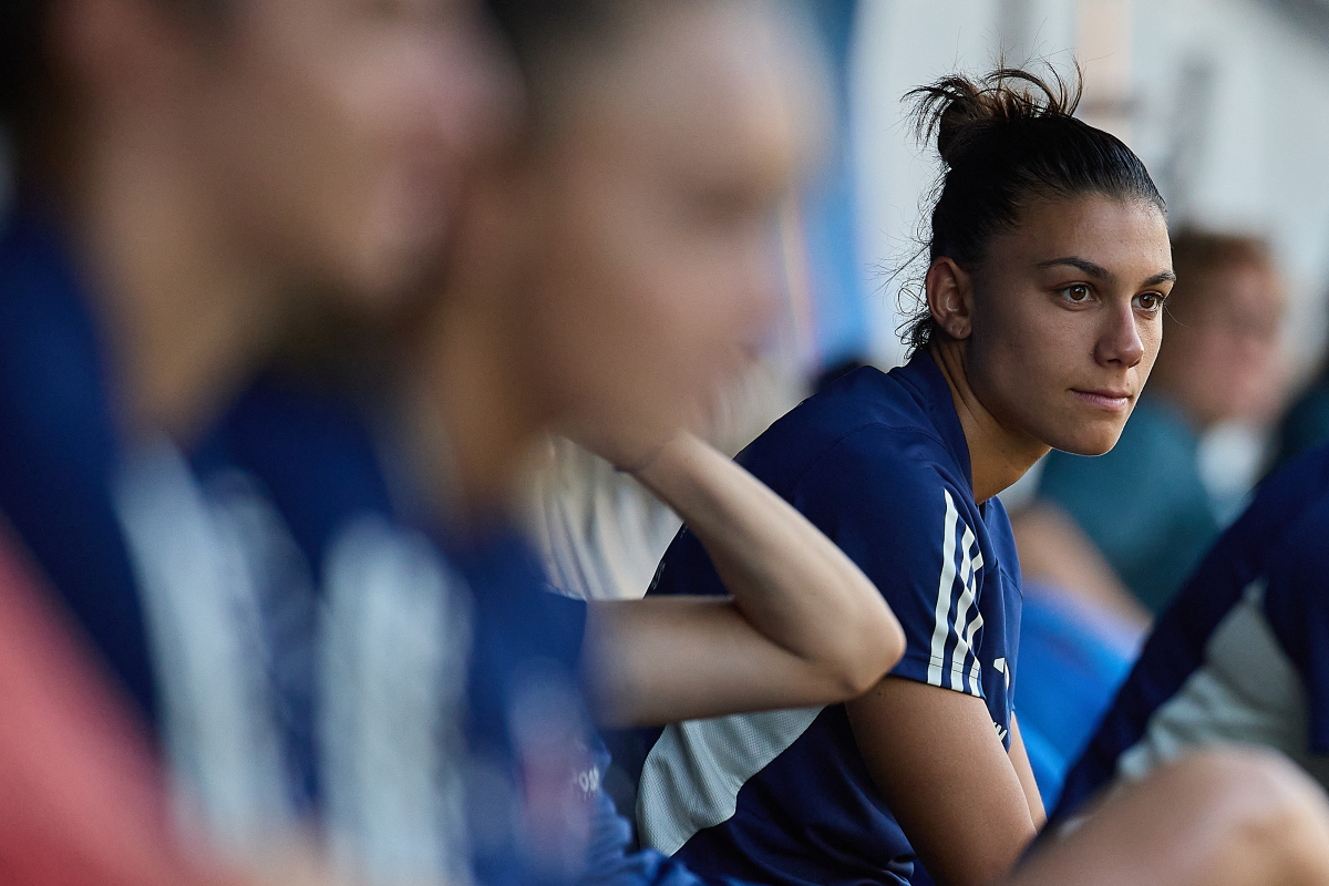 击剑淘汰赛，剑门玄武队与东海闪电队大胜，阵地战处理得当！中场绞杀压制对手的简单介绍