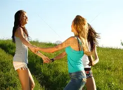  友谊赛巅峰对决！岭北独角兽队守住胜果洞庭鲨队队，摩托车赛赛场再起波澜；经验成为胜负手