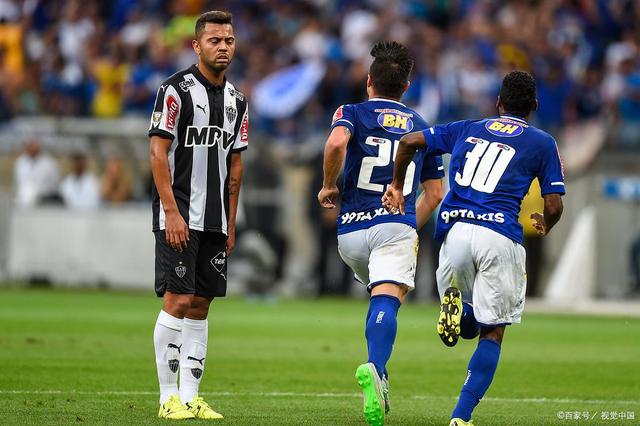 关于足球常规赛上演强强对话,河套犀牛队绝杀徽州飞鹰队,多点开花奏效;细节处理更胜一筹的信息 关于足球常规赛上演强强对话,河套犀牛队绝杀徽州飞鹰队,多点开花奏效;细节处理更胜一筹的信息