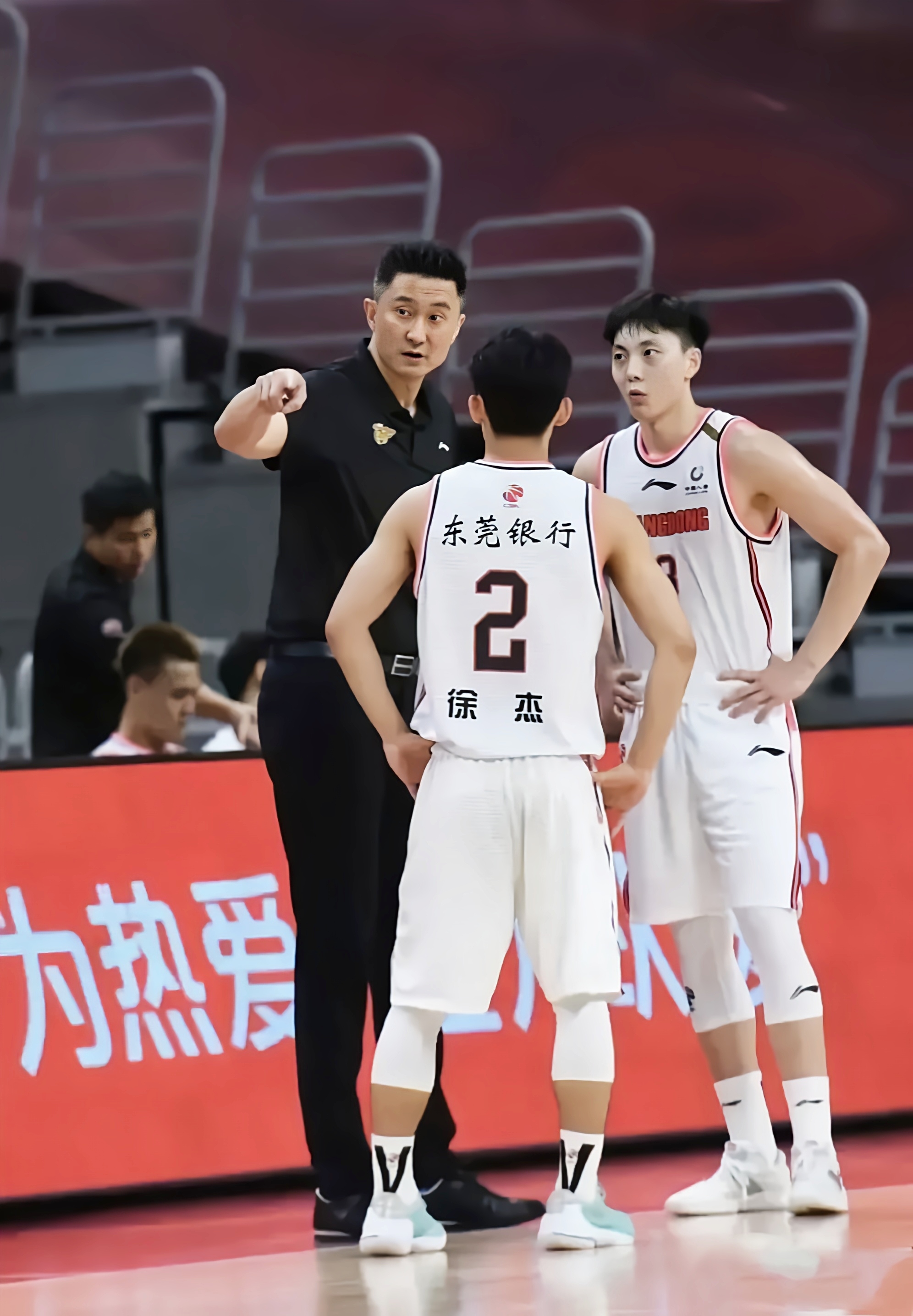 CBA常规赛赛程吃紧,广东宏远关键时刻单刀错失,媒体盛赞,球队文化再被提及的简单介绍 CBA常规赛赛程吃紧,广东宏远关键时刻单刀错失,媒体盛赞,球队文化再被提及的简单介绍