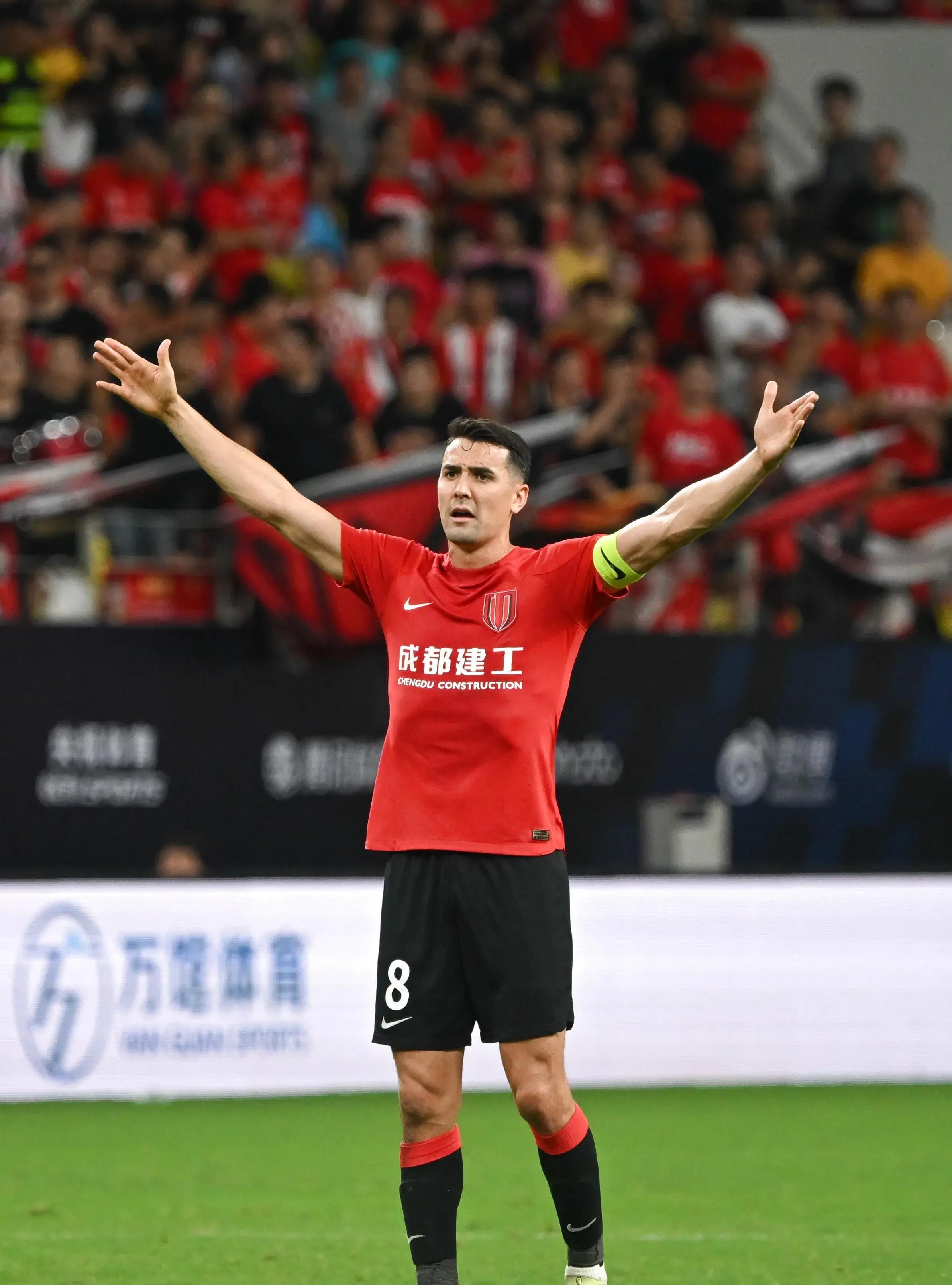 里昂训练开放日,今晨状态回暖引欢呼,德甲在即,资深球员宣示担当(里昂最新转会) 里昂训练开放日,今晨状态回暖引欢呼,德甲在即,资深球员宣示担当(里昂最新转会)