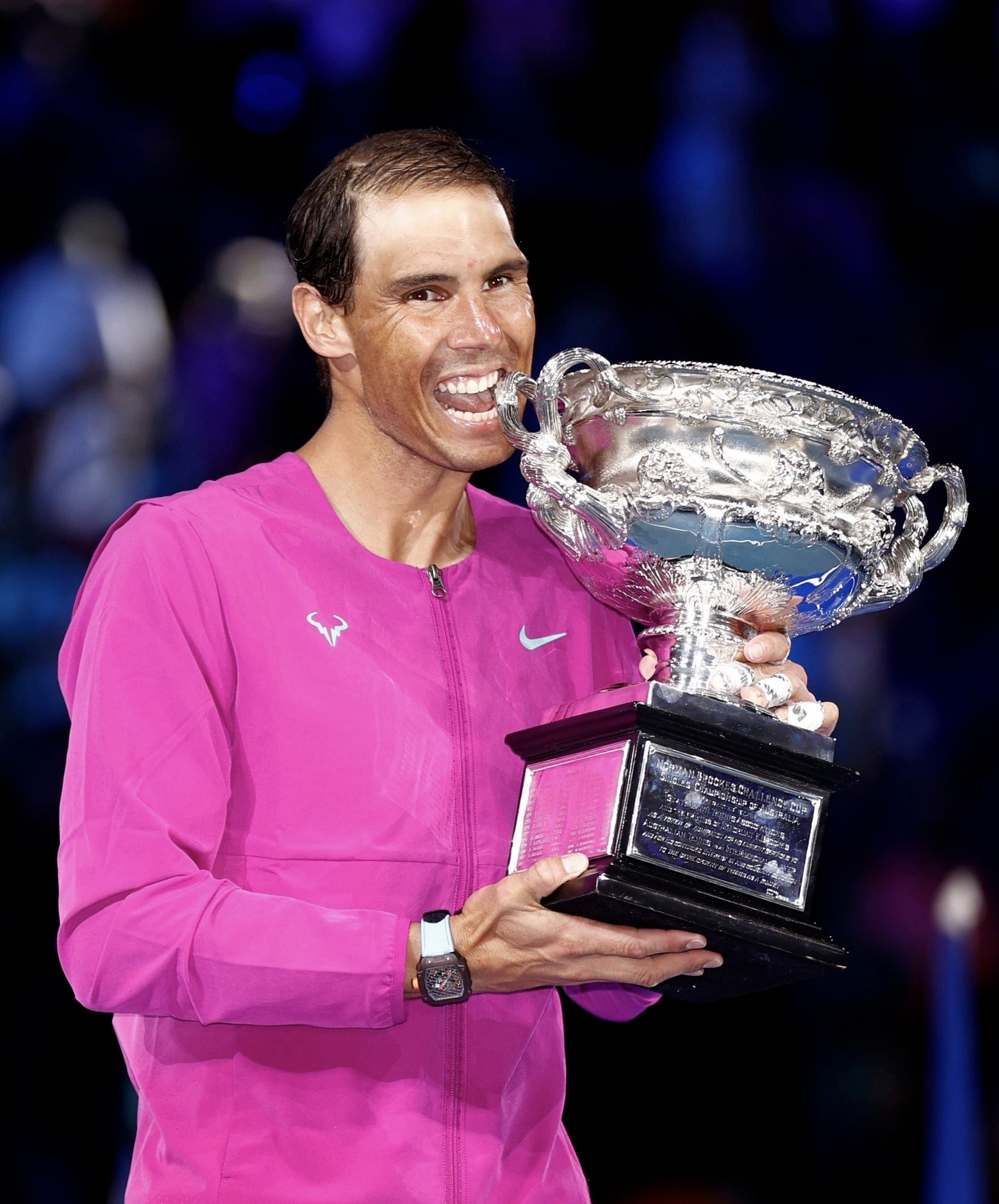 纳达尔回归赛场,精彩发挥首场状态亮眼,公牛观众沸腾!的简单介绍 纳达尔回归赛场,精彩发挥首场状态亮眼,公牛观众沸腾!的简单介绍